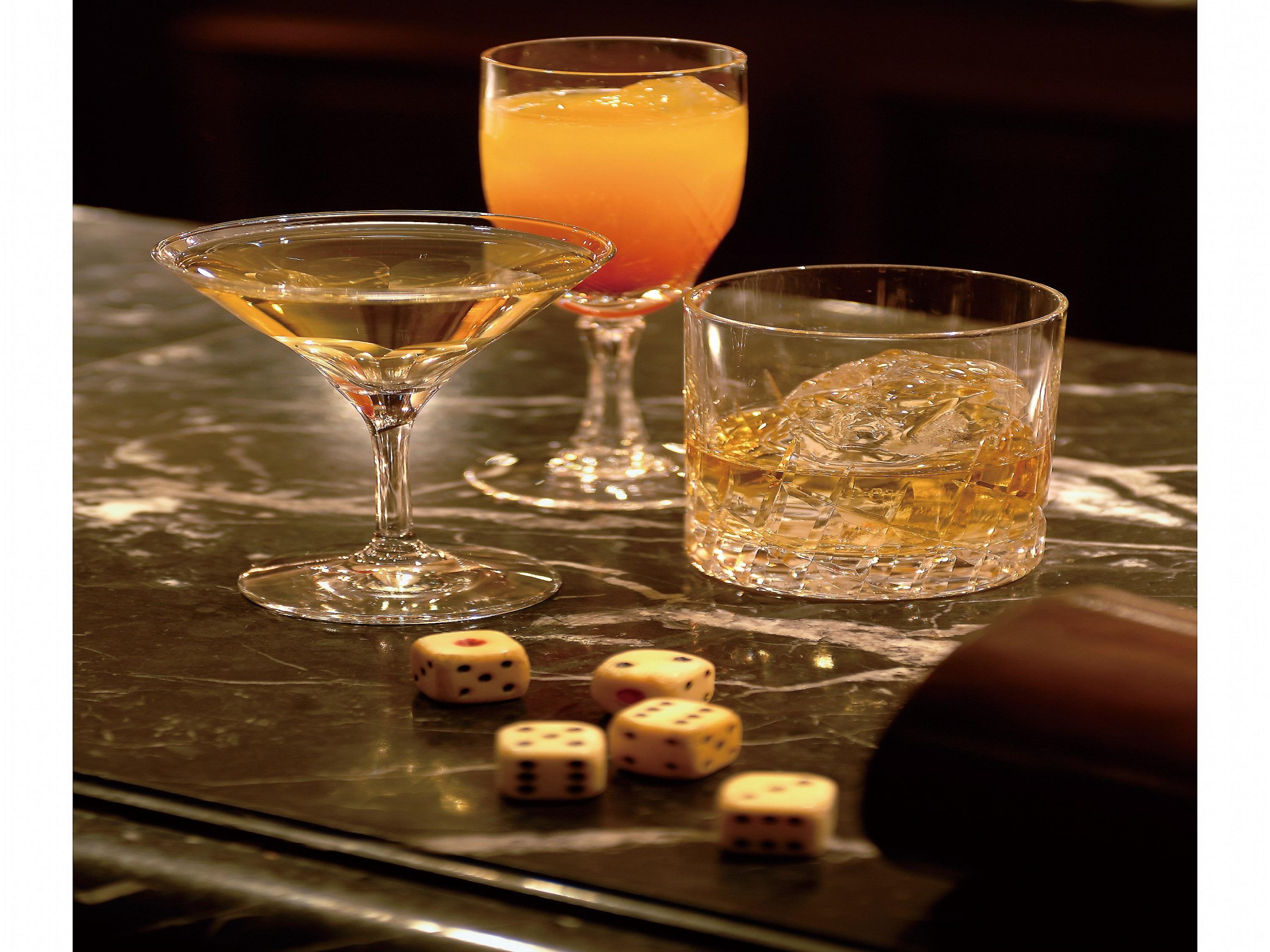 Hotel New Grand Γιοκοχάμα Εξωτερικό φωτογραφία A martini, old fashioned and wine glass