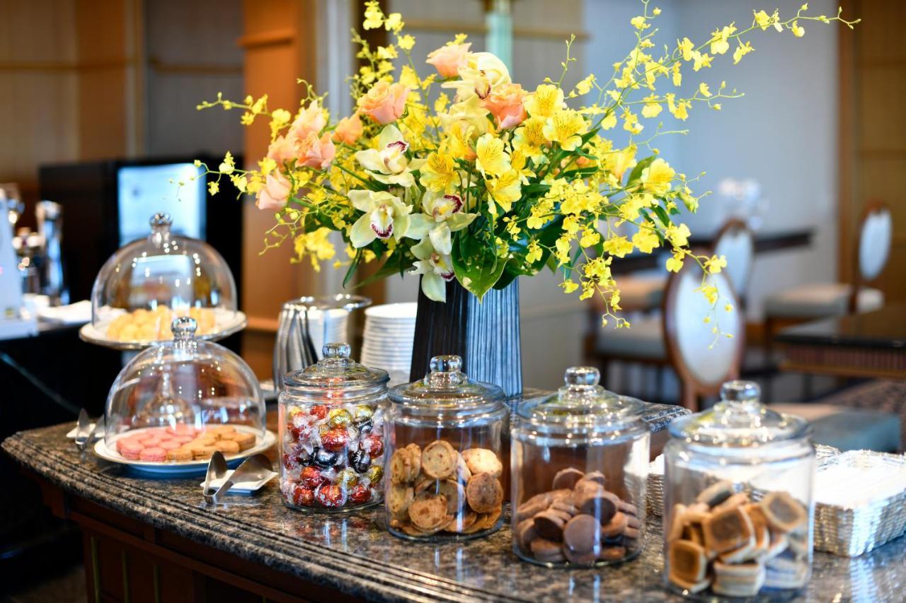 Hotel New Grand Γιοκοχάμα Εξωτερικό φωτογραφία A typical afternoon tea buffet
