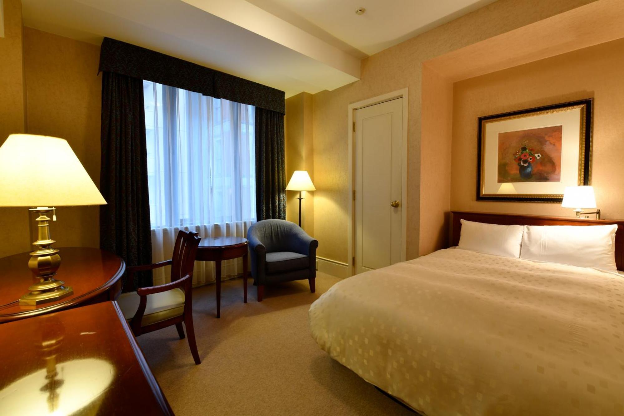 Hotel New Grand Γιοκοχάμα Δωμάτιο φωτογραφία A room at the hotel